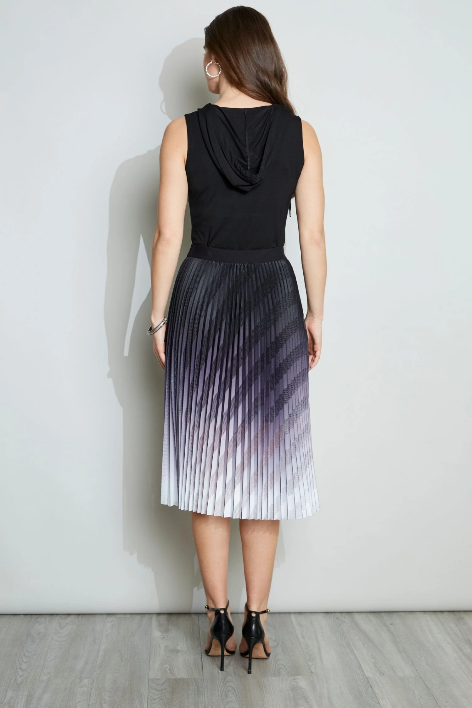 Elie Tahari Sleeveless Hoodie Knits 6 Elie Tahari Sleeveless Hoodie Knits